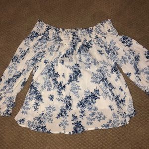 Women’s long sleeve top